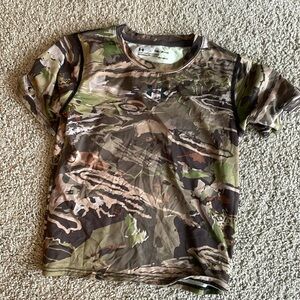 Under Armour Boys athletic shirt camo size Youth small